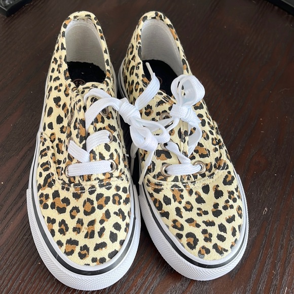 NWOT - gigil - Chetah Canvas Shoes - Size 13 - Picture 1 of 6